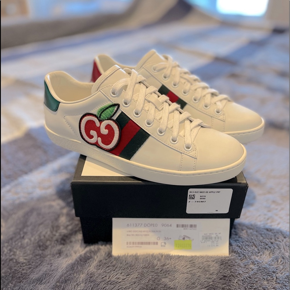 Gucci Women's Ace sneaker with GG apple